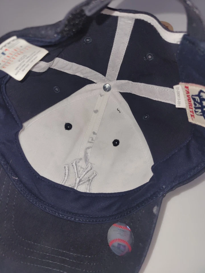 New York Yankees KIDS Baseball Cap WHITE/BLACK Fan Favorite Adjustable RARE - Image 4 of 4