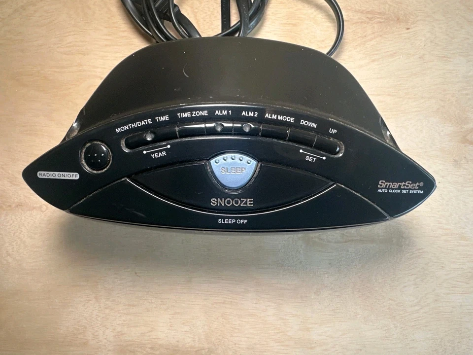 🔥 Emerson SmartSet Clock Radio CKS3048 Dual Alarm AM/FM Auto Time Set - Used - Image 2 of 4