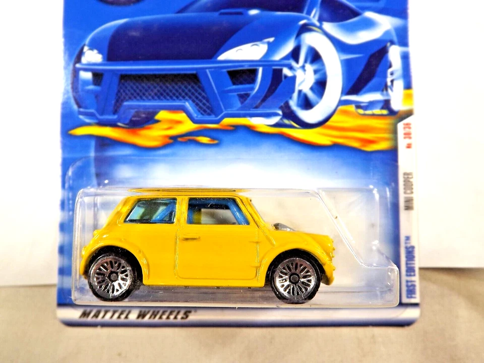 2000 Hot Wheels #90 First Edition 30/36 MINI COOPER Yellow w/Chrome Lace Spokes - Image 2 of 4