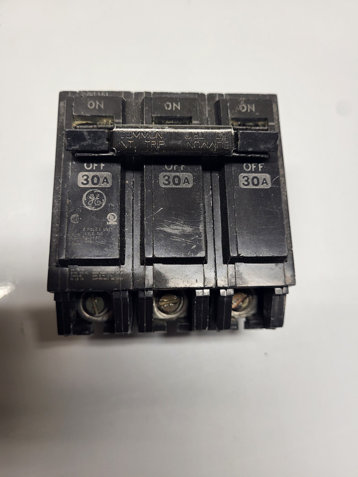 Siemens Q330H 30 Amp 22 kA 240 Volt 3-Pole Type QPH Circuit Breaker | Cooper Electric Siemens Q330H 30 Amp 22 kA 240 Volt 3-Pole Type QPH Circuit Breaker | Cooper Electric