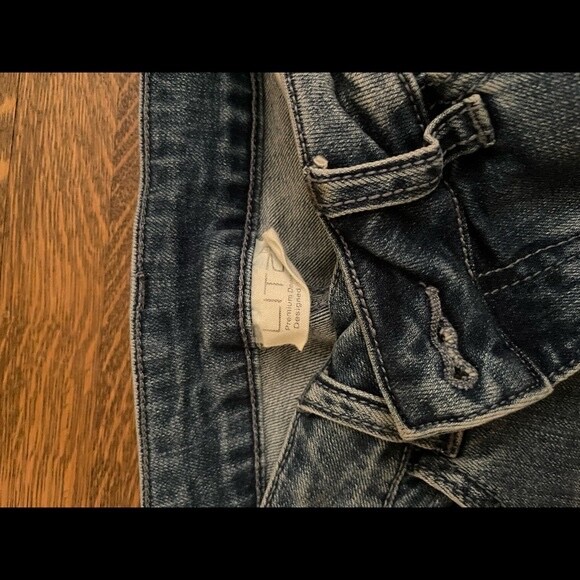 Litz Distressed Blue Embroidered Patch Jeans - image 2