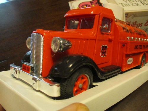 PHILLIP'S 66 PETROLEUM CO. L.E. VINTAGE TRUCK BANK COLLECTOR SERIES NO 1 NOSIB - Picture 9 of 17