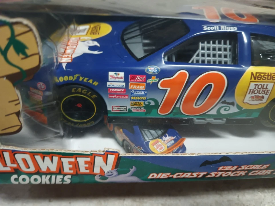 NASCAR Scott Riggs #10 Halloween Nestle Hot Wheels 1:24 Race Car RARE USA stock - Image 2 of 2
