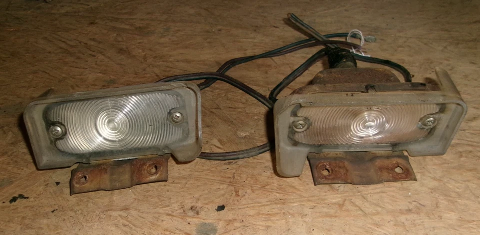 Par de conjuntos de luces de estacionamiento Pontiac Lemans/Tempest 1966-67 OEM original GM Foto 4 de 4