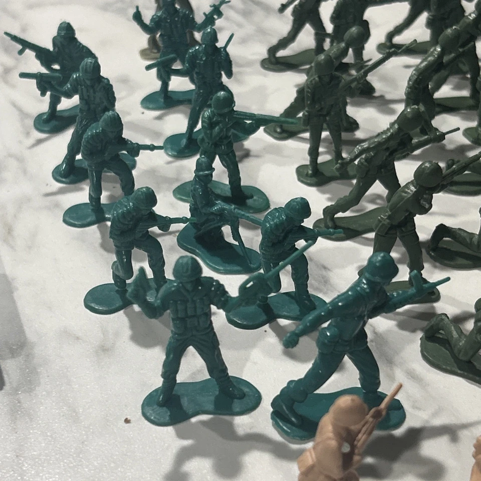 Lote De 60 Soldados De Colección Plástico Ejército Hombres 2" Verde Tostado + Vehículos Jeep Barco Foto 4 de 4