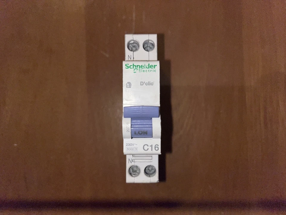 DISJONCTEUR MODULAIRE 16A COURBE C, 20726 D'clic SCHNEIDER ELECTRIC 16AMPERES - Photo 1/2