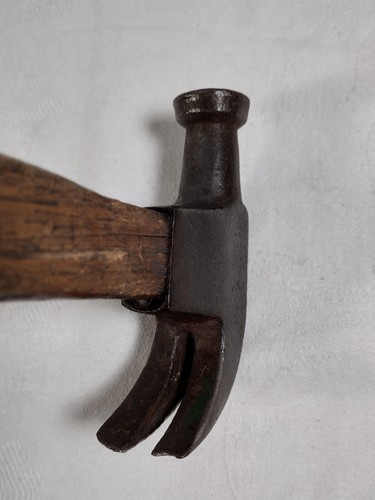 Vintage/Antique Small 8 Oz Claw Hammer 9.75” Long (640) - Picture 9 of 14