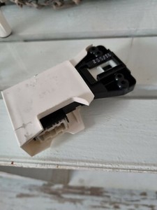 WASCHMASCHINE Samsung WF70F5E5P4W DC94-01538A Schloss Türverriegelung Türschloss