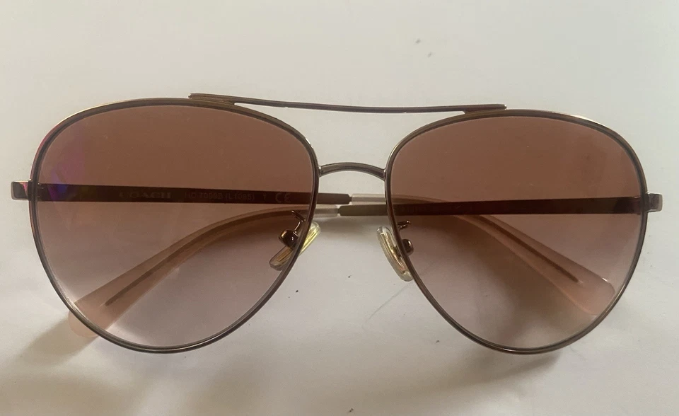 Gafas de sol Coach HC7099B L1085 - aviador dorado rosa con lentes degradadas marrones Foto 2 de 4