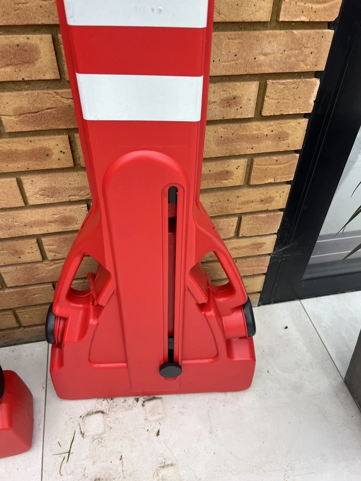 1x Folding Traffic Barrier Red 210x50x105  - Image 3 of 4