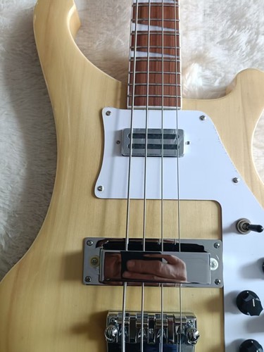 Bajo Eléctrico 4 Cuerdas Madera Color Natural Herrajes Cromados - Imagen 2 de 9