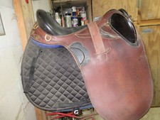 Australian Kimberly Saddle/w girth, 17" seat, 8" ring to ring, brown