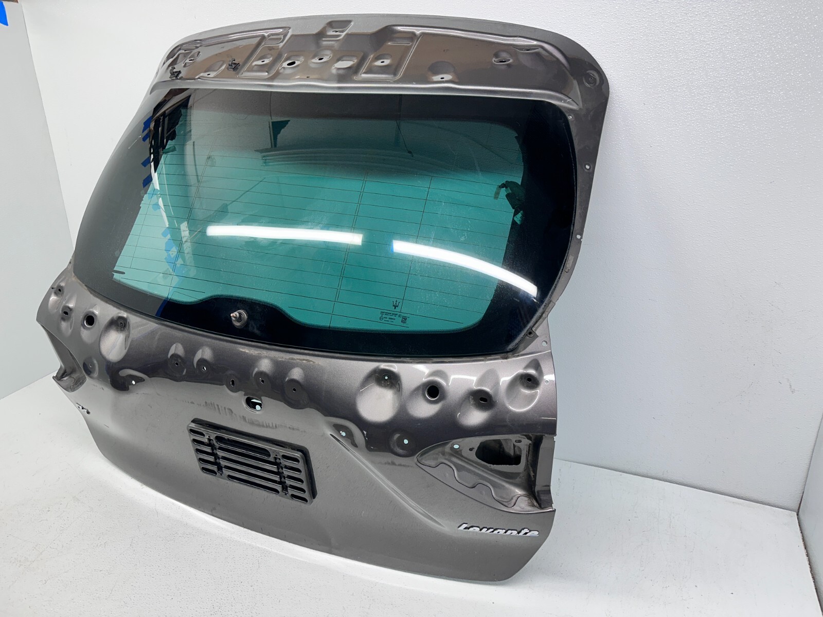2017-2024 MASERATI LEVANTE REAR TRUNK LID TAILGATE SHELL w/ Glass Heat OEM M161