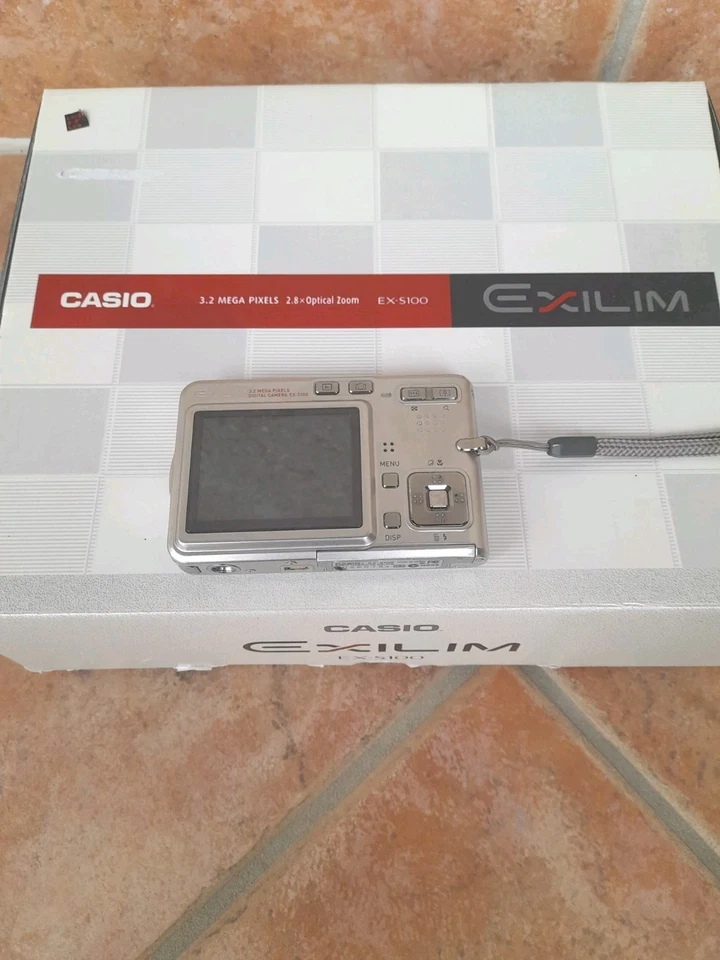 Casio Exilim EX-S100 Digitalkamera Digital Kamera Kompakt - Bild 3 von 3
