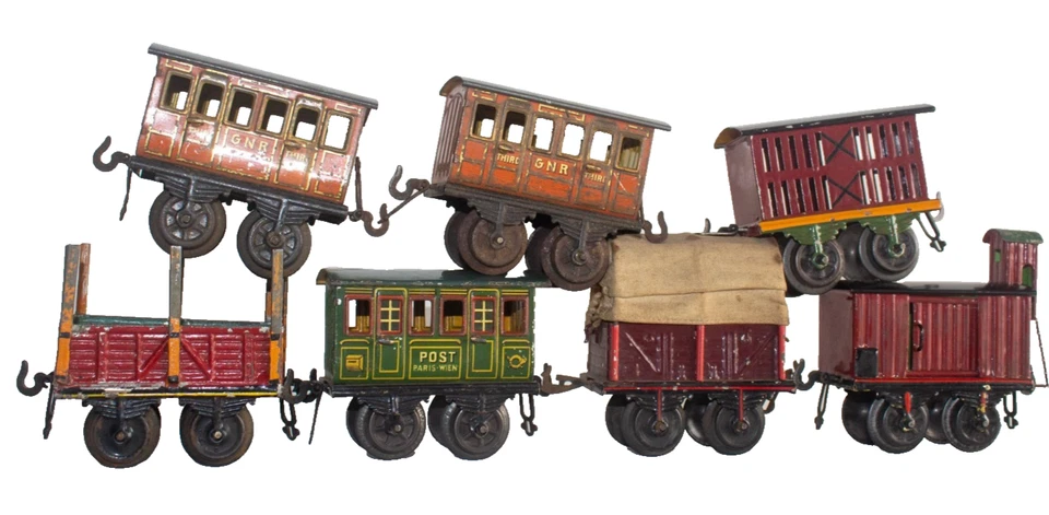 Early 1900's Bing Lot of 7 Bing 0-gauge Short Freight/Passenger Cars - Image 3 of 4