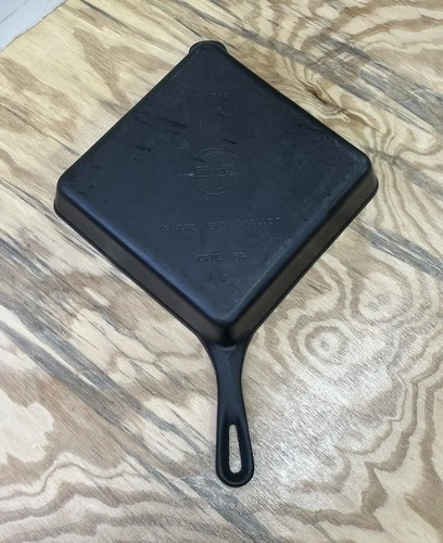 Vintage Griswold No. 768 Utility Cast Iron Square Fry Skillet Pan 9"