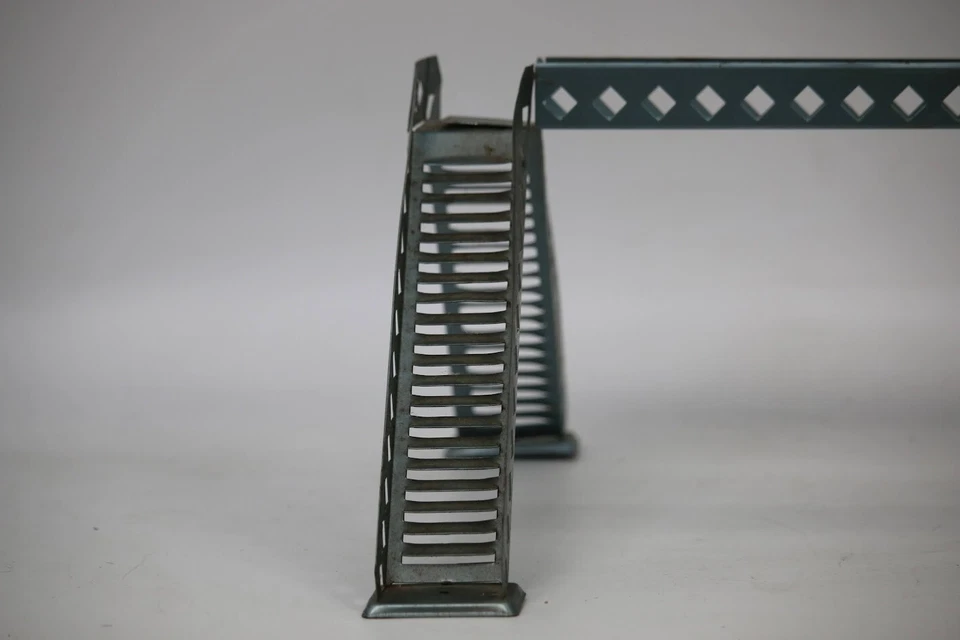 Antiguo De Colección Minitoys Puente Peatonal Tren Escaleras de Lata Irvington NJ Juguete Raro Foto 2 de 4