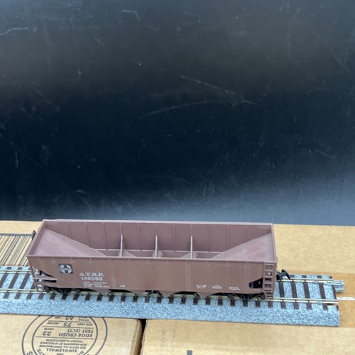 HO Athearn Santa Fe ATSF 183068 4 Bay Hopper Car - Picture 4 of 8