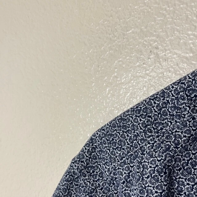 John Varvatos 衬衫男式中号蓝色白色花卉短袖纽扣休闲 — 第 2/4 张图片