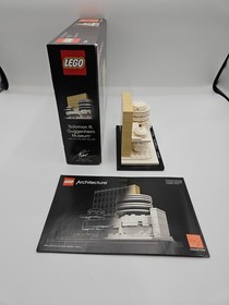 LEGO ARCHITECTURE: Solomon Guggenheim Museum (21004). Includes box & all pieces.