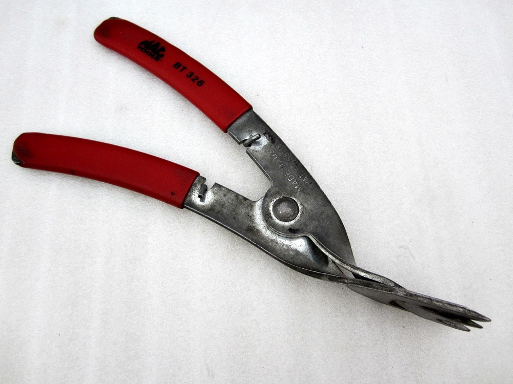 Mac Tools Trim Panel Door Moldings Push in Clip Removal Pliers
