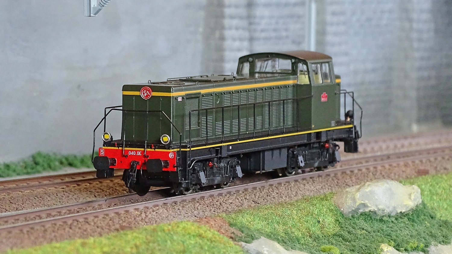 Locomotive diesel 040 DE 4 Ree Access JM012S train miniature HO livrée origine
