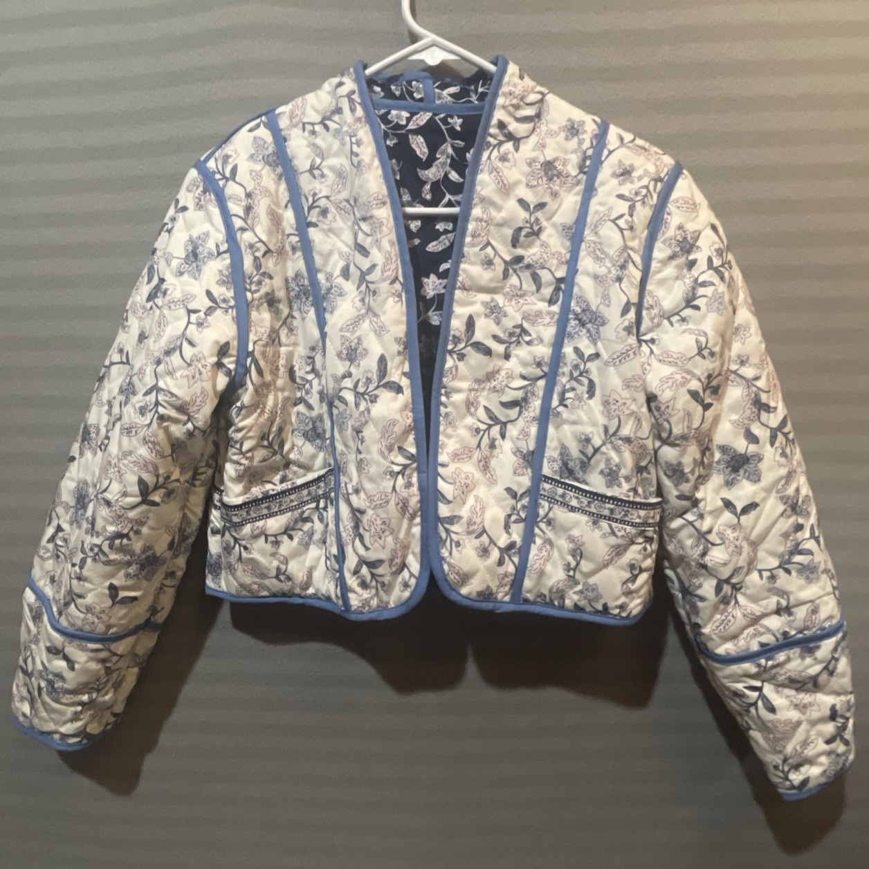 Mango Quilted Reversible Floral Jacket Womens S Blue/White Pockets Cottagecore image 2