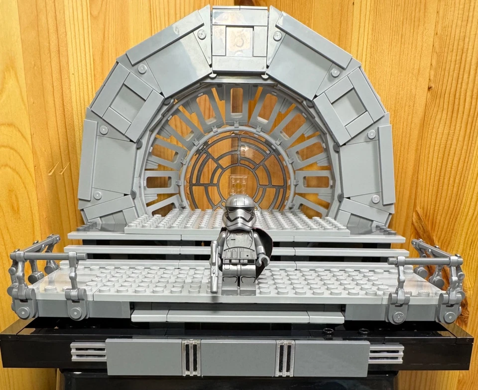 LEGO Star Wars Minifigur Captain Phasma - sw0684 - Rounded Mouth - rare / selten - Bild 2 von 4