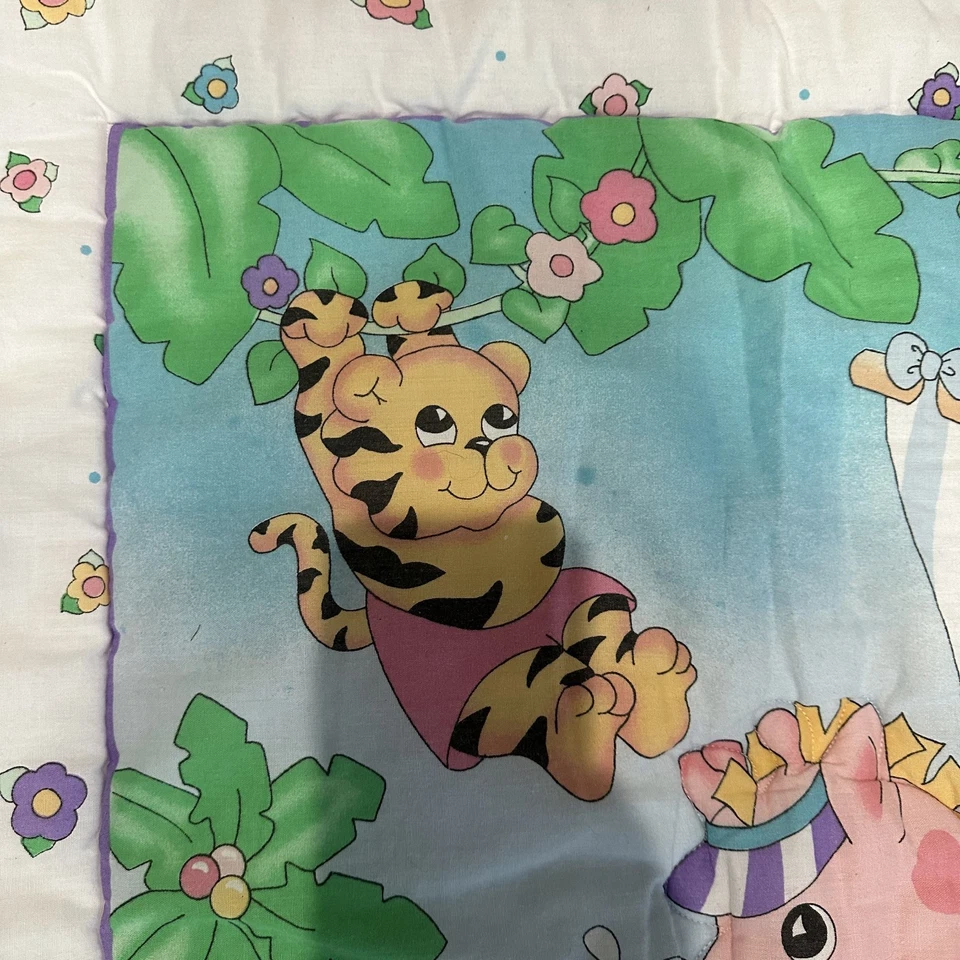 Edredón de bebé vintage rojo calliope ropa de cama pequeña 36 X 27 animales elefante Foto 3 de 4