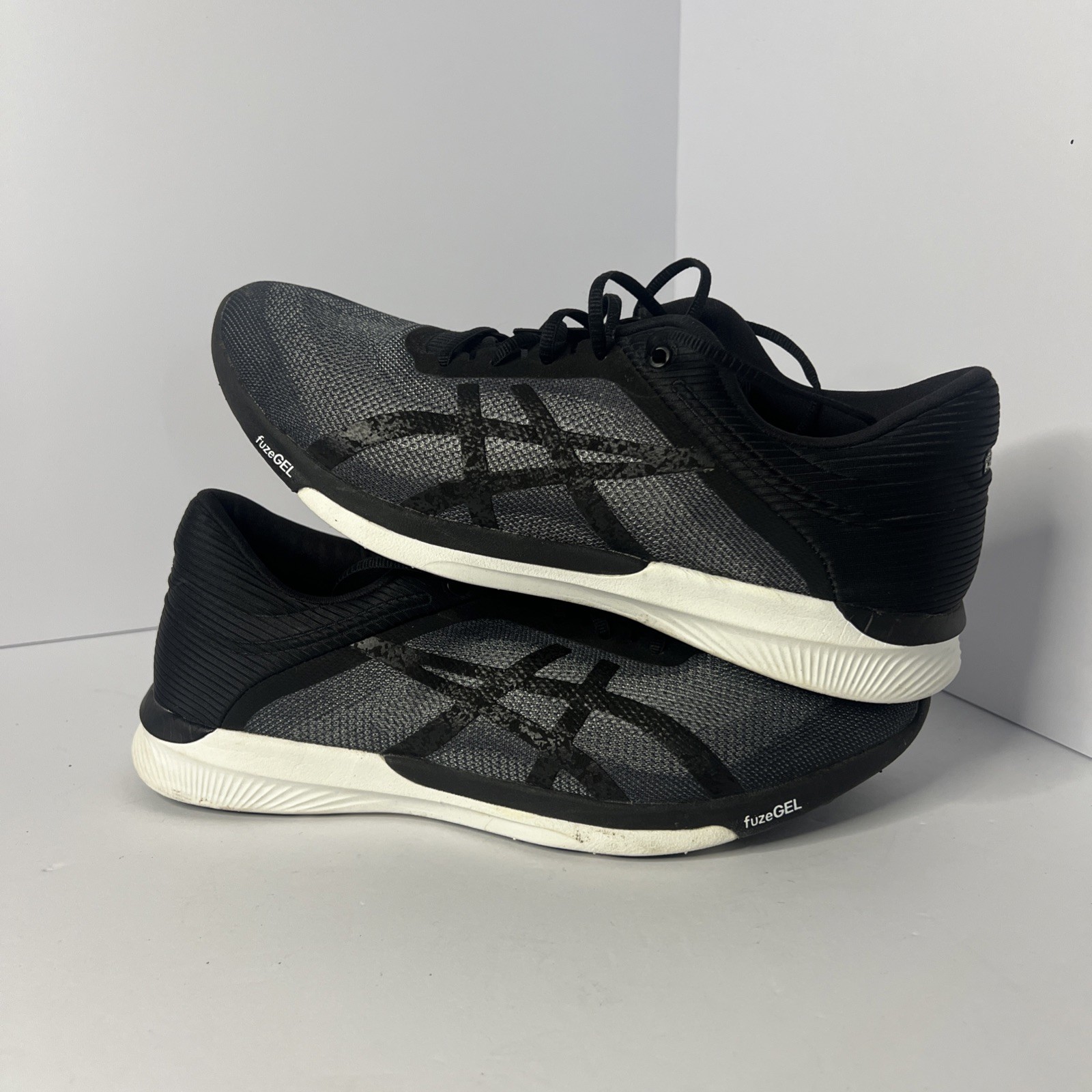 Size 9.5 Women’s - Acics Fuse Gel