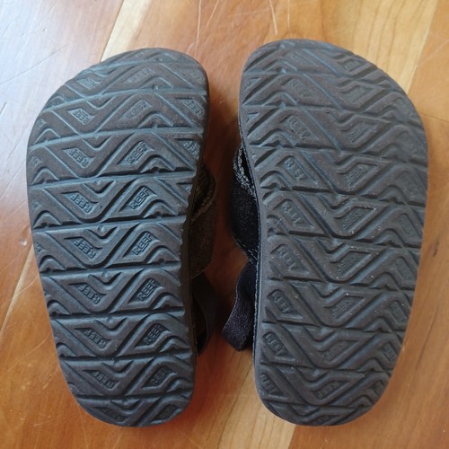 Chanclas Reef Little Boy para niños pequeños talla 5 6 sandalia de cuero marrón gamuza cuero - Imagen 4 de 4