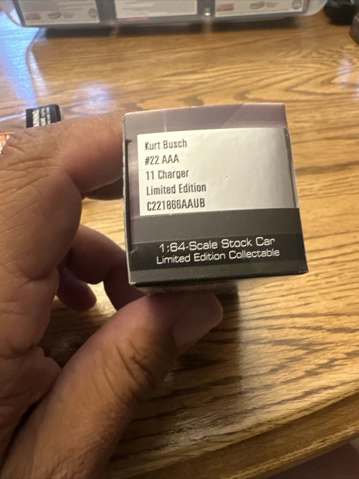 Dodge Charger Nascar Diecast 1:64 Kurt Busch 2011 #22 AAA acción raro Foto 2 de 2
