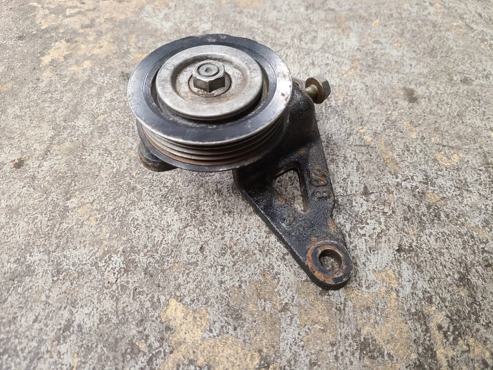 Soporte tensor y polea compresor aire acondicionado Toyota Supra MK3 1986-1988 7MGE  Foto 2 de 4