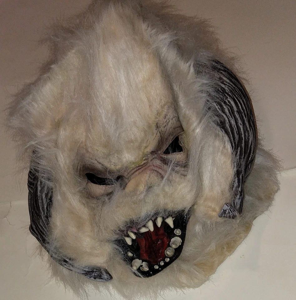 Star Wars Wampa Costume Adult | Empire Strikes Back | Rubie’s Official - Image 2 of 4