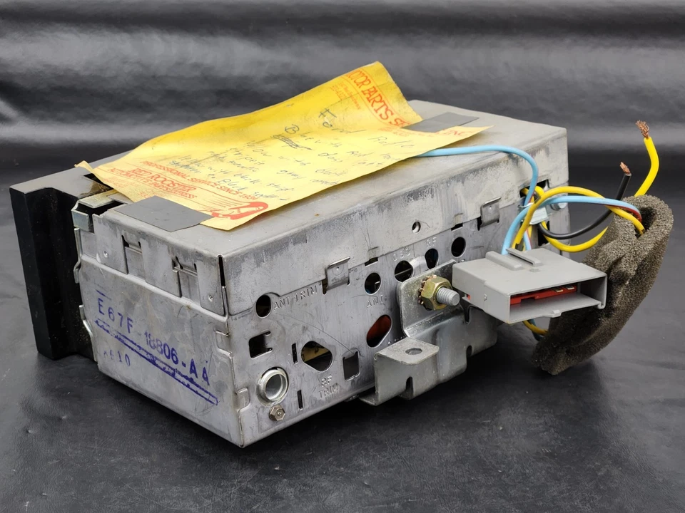 Ford Escort 1985 86 Exp Mercury Lynx pulsador radio AM E67F-18806-AA SIN PROBAR Foto 4 de 4