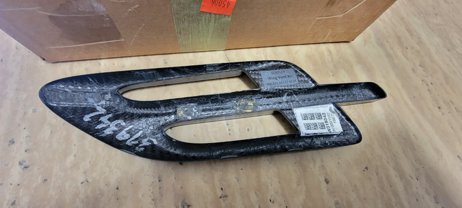 BENTLEY BENTAYGA PASSENGER RIGHT SIDE FENDER WING GRILL OEM 36A821942C CARBON