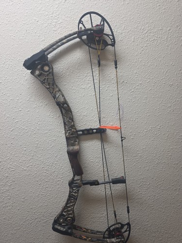 Mathews Monster mr7 Lost Camo Compound Bow Gas Strings