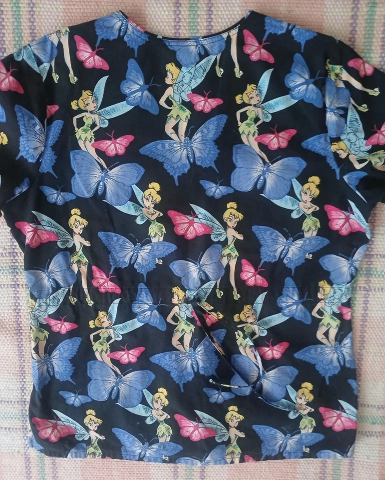 Blusa Médica Disney Campanilla Mariposa Algodón Bolsillos Frontales Ajustar Cintura Foto 2 de 4