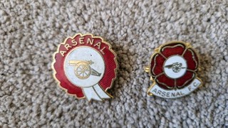 Arsenal FC the Gunners Vintage Pin Badges Pair