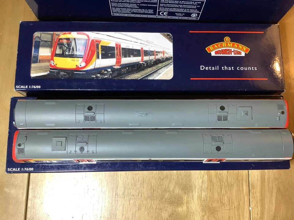 Bachmann OO Gauge 32-452 Southwest Trains Class 170 Turbostar 2-Car DMU 170301 - Image 3 of 4