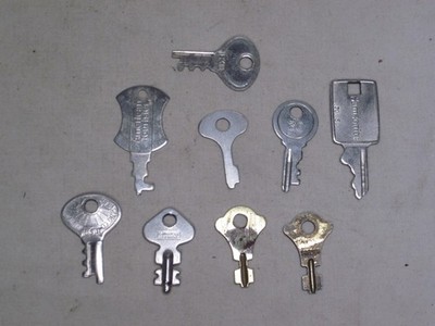 9 vintage keys lot small key luggage case Samsonite American Tourister Presto +