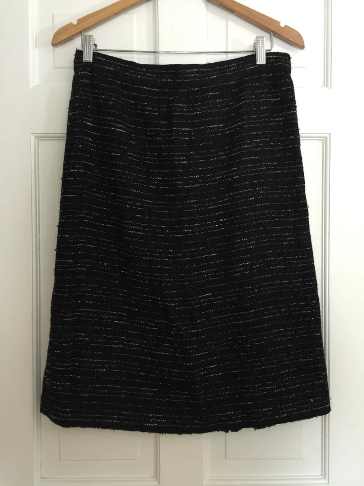 Impresionante EXCLUSIVAMENTE MISOOK Negro/Blanco Boucle TALLA S CHAQUETA/SUÉTER Y FALDA Traje Foto 4 de 4