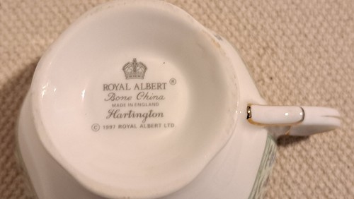 Vintage Royal Albert “Hartington” Tea Cup & Saucer Bone China England Circa 1997 - Picture 6 of 6