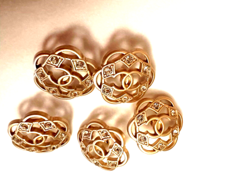 chanel camellia Gold Buttons cut out design crystals features gold metal cc logo - Picture 17 of 21