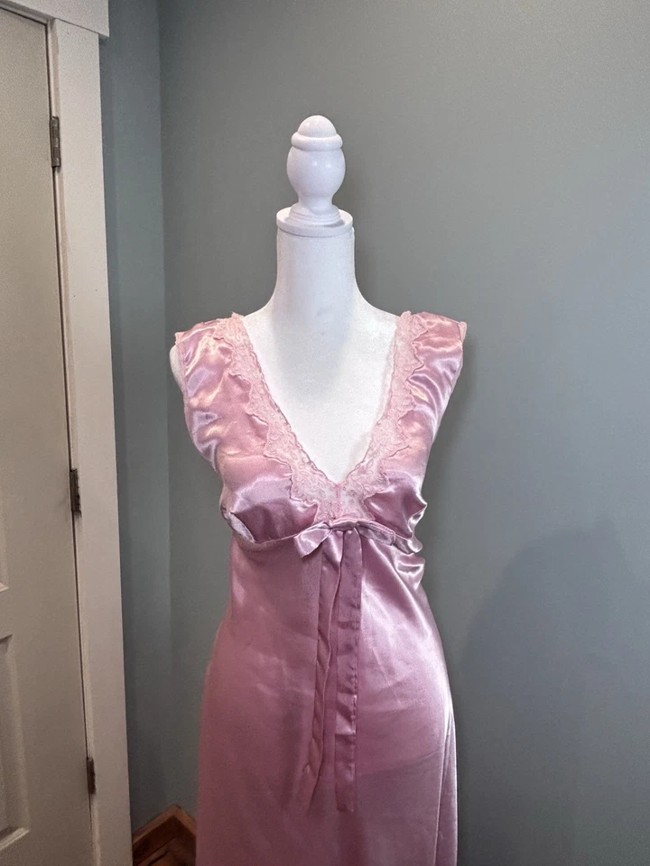 Camisón vintage estilo años 30 rosa satinado ribete de encaje antiguo Hollywood glamoroso sin cordones Foto 3 de 4