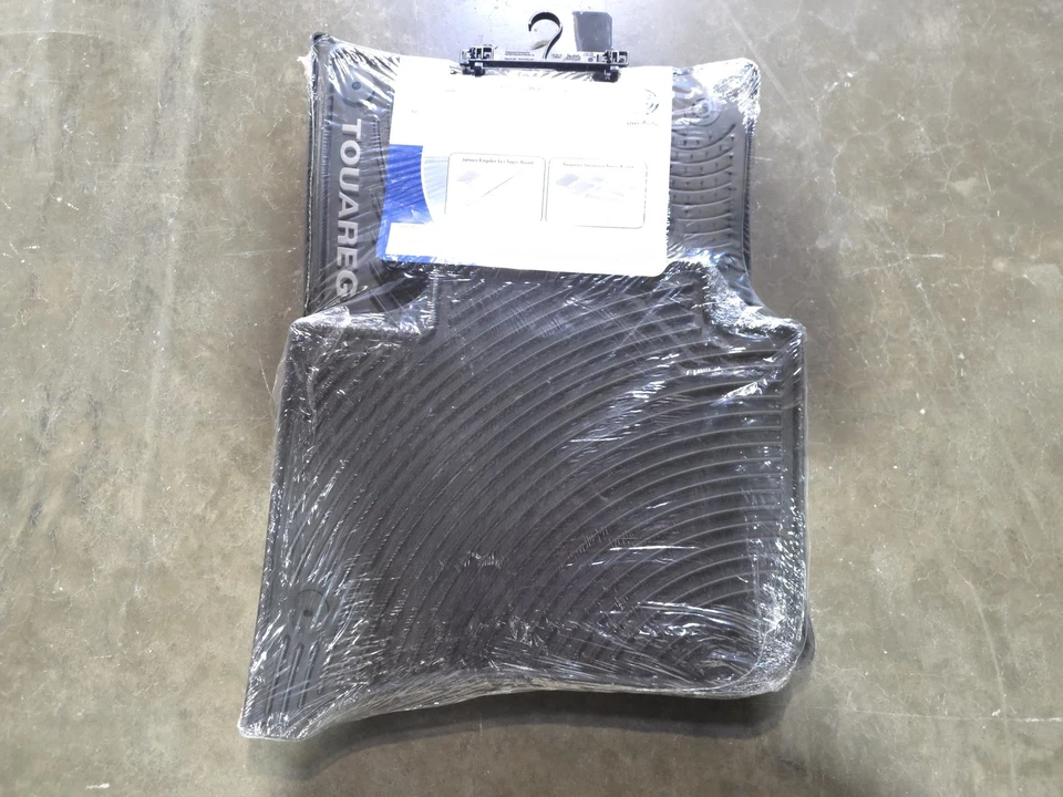 Juego de 4 alfombrillas de goma negras originales OEM VW 7P1-061-550-041 2011-2017 Touareg Foto 2 de 4