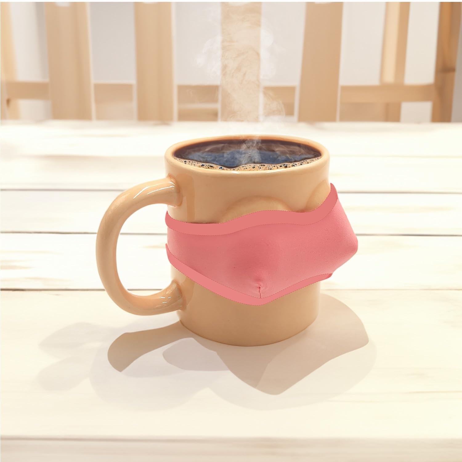 Mad Monkey Busentasse mit anziehbarem Bikini   Das perfekte Geschenk für deine B