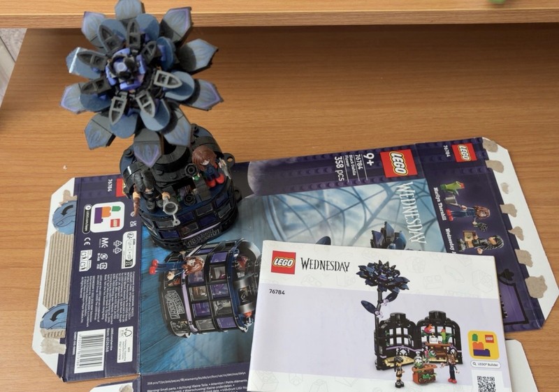 LEGO Wednesday 76784 Black Dahlia Flower Building Set 358 Pieces