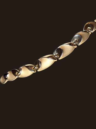 Vintage Trifari Gold Tone Bracelet   7-3/8" L Crown Trifari Mark