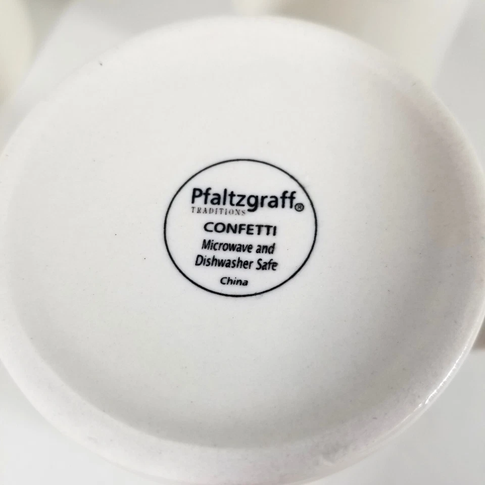 Juego de cuatro tazas de té de café confeti Pfaltzgraff rollos blancos en relieve Foto 3 de 3
